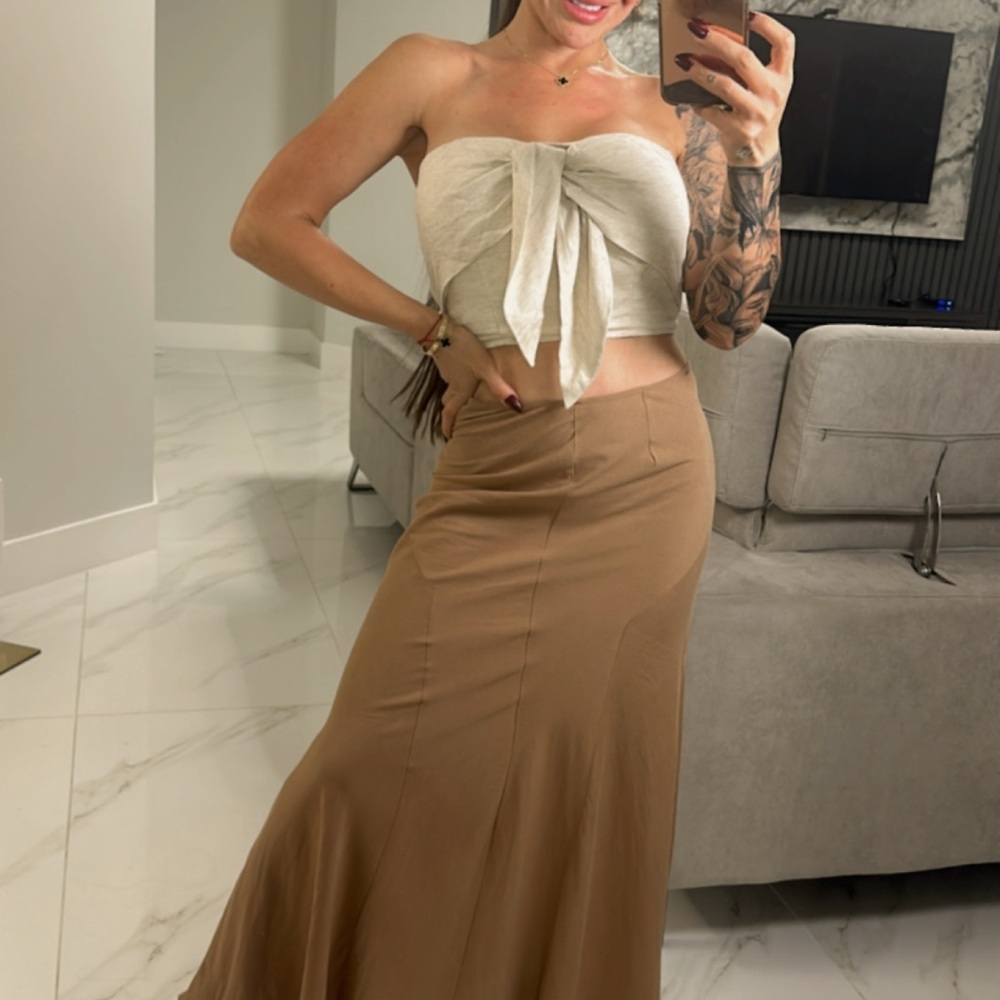 Elegant Tan Skirt